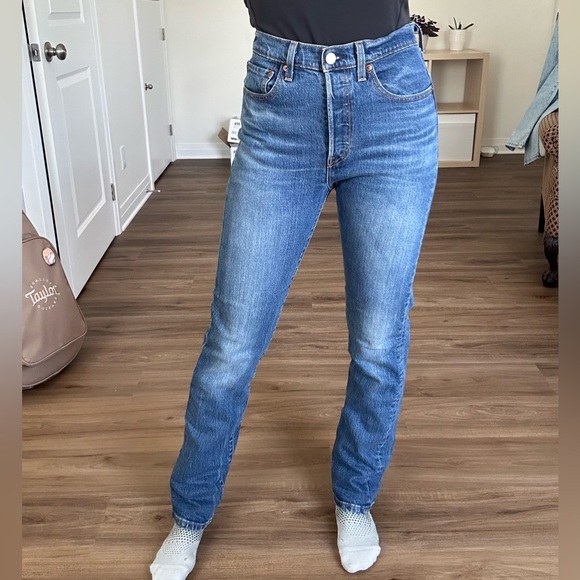 501 Levi Jeans NEVER WORN - Picture 5 of 12